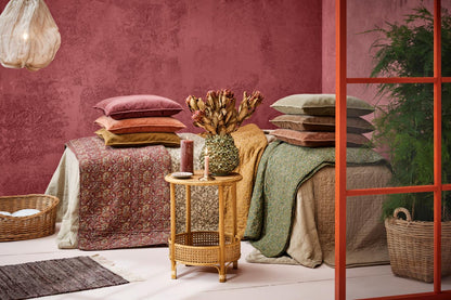 Quilt cremefarvet m/brune blomsterranker