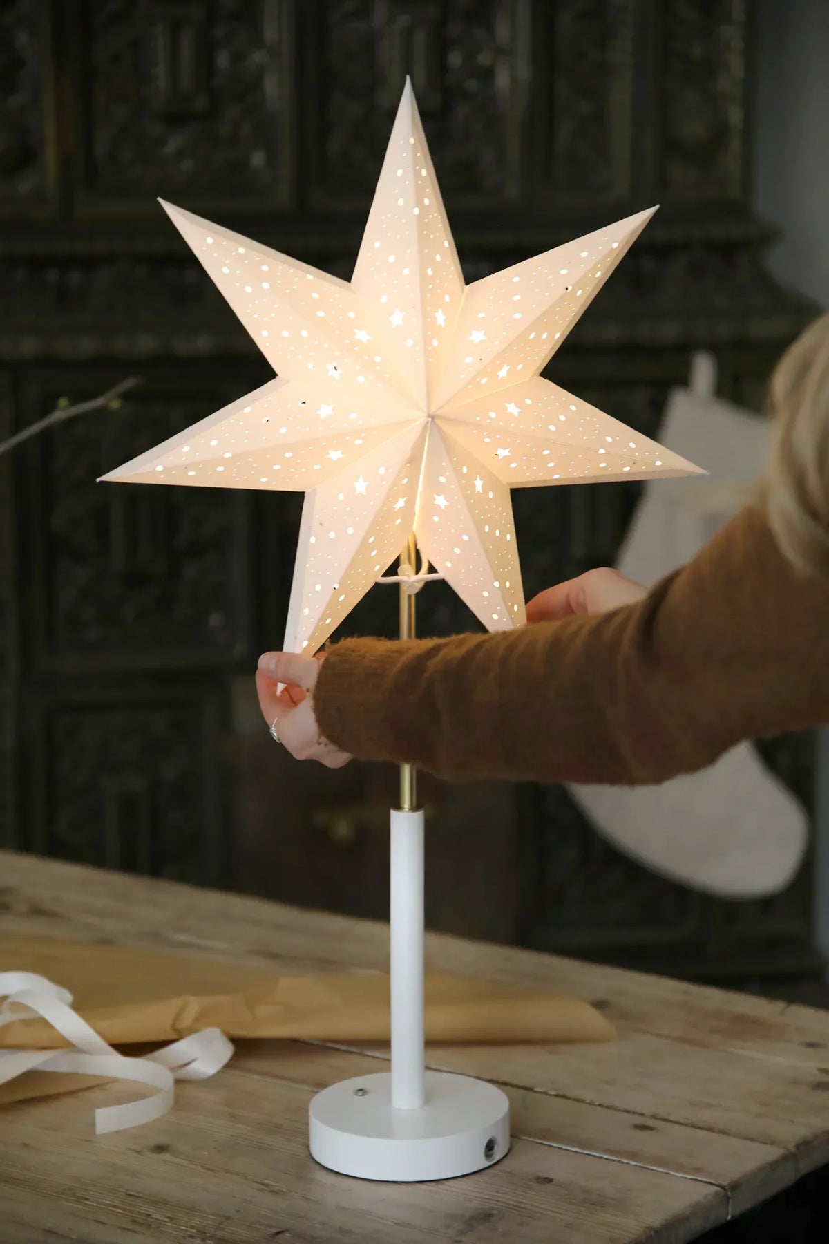 NOELLA TABLE STAR RECHARGEABLE 35 WHITE/BRASS