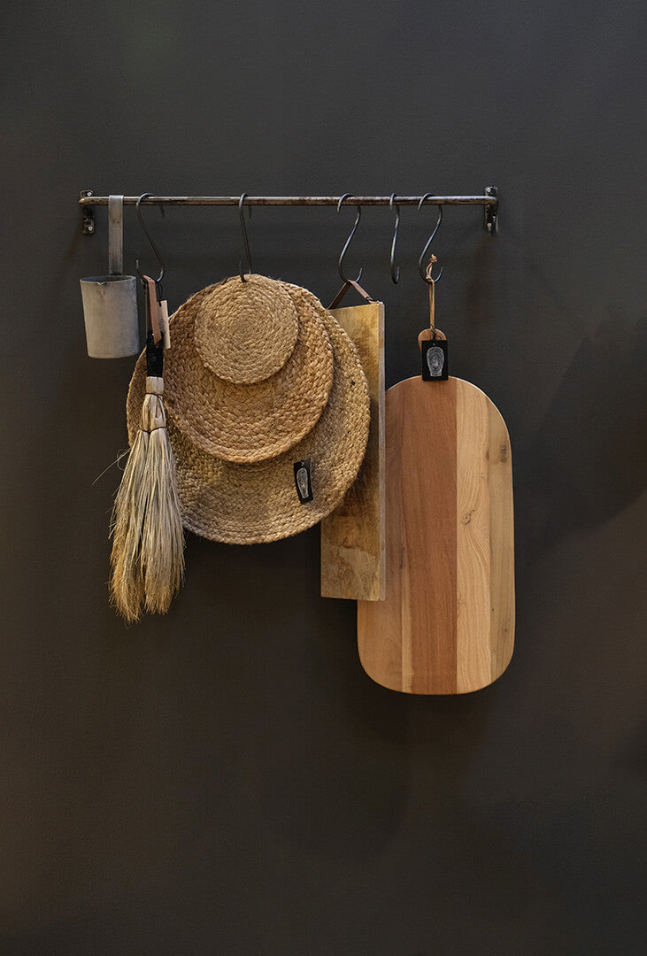 Kost af bast med læderstrop